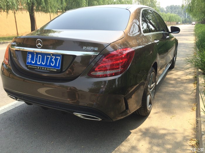 奔驰c260l水晶棕提车30天2000公里