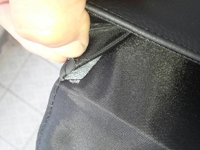 4舒适座椅是真皮的还是皮革的?