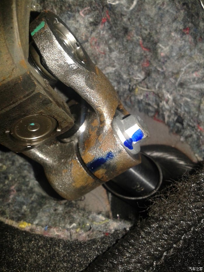 刚才我去看了一下,一个月新车,确实生锈了.