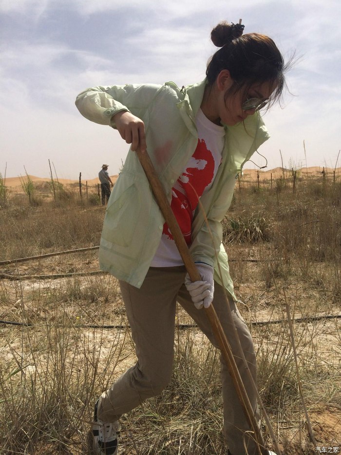 重庆女汉子也不甘示弱,谁说女子不如男