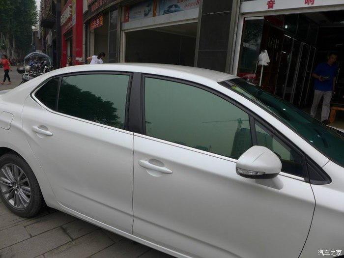 雪铁龙c4l装贴高隔热北极光太阳膜