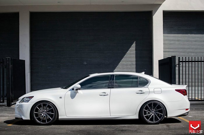 奔驰cls级改装cls300amg问世