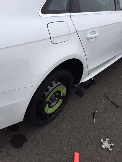 悲催悲剧…刚提车就在高速上扎胎了_奥迪a4l论坛_手机汽车之家