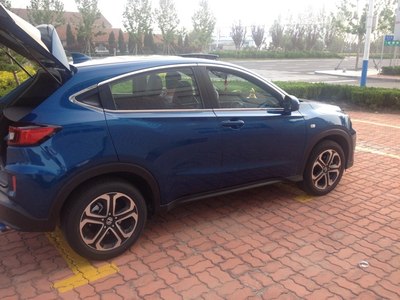 蓝色xrv地盘装甲侧踏板安装直播_本田xr-v论坛_手机汽车之家