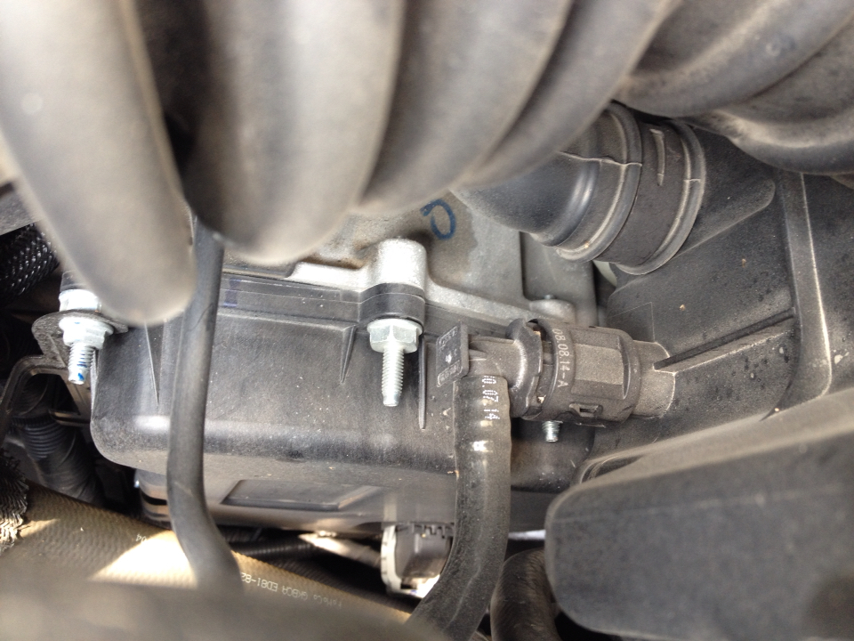 发动机油门有油迹,你们的是这样吗?