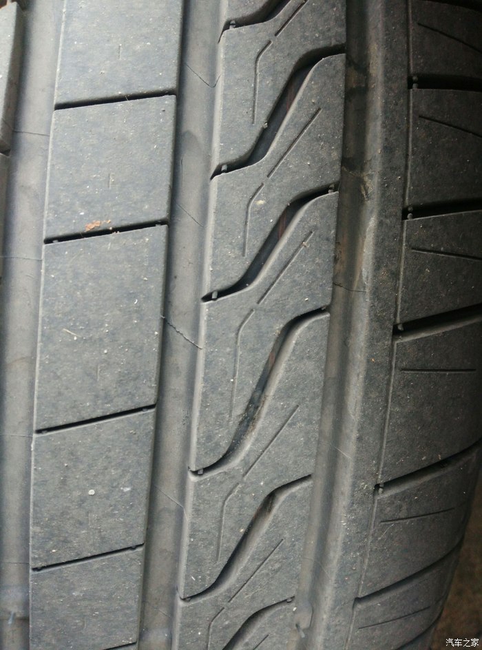 轮胎漏线了