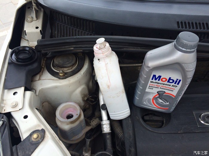 一个人独立更换助力转向油作业