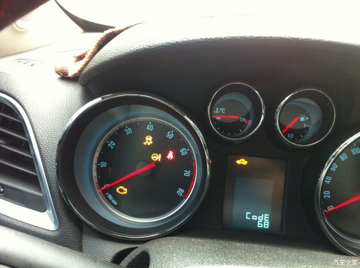 故障报警灯全亮指针全归零r挡为空d挡顿挫强