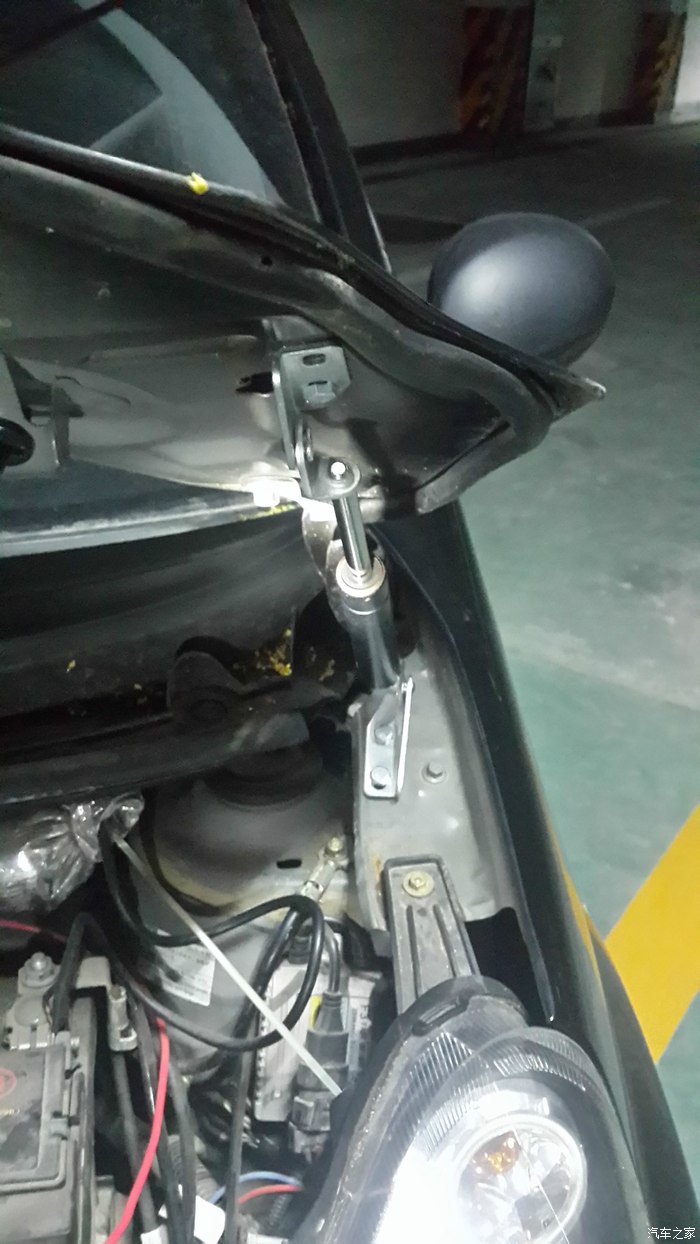 最近装了个液压撑杆