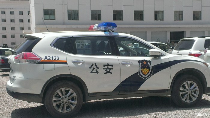 东风日产骐达警车图片