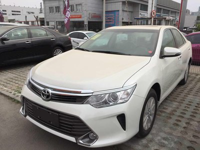 凯美瑞2.0l白色领先款提车作业