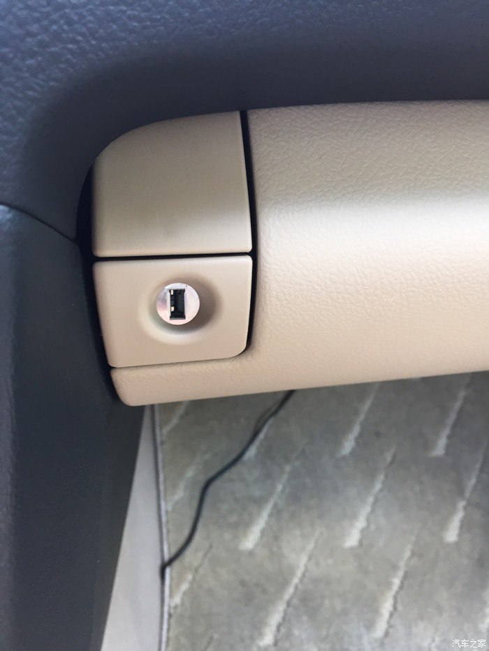 七凯的储物箱钥匙孔是裸露的?