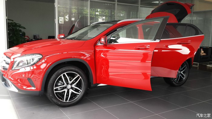 4 奔驰gla级论坛 南宁-北海gla200时尚骚红提车,应该是南宁第一辆红色