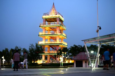 山东聊城东昌湖景区的水城广场.