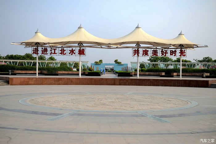 从头再来23支持欢动论坛山东聊城东昌湖景区的水城广场