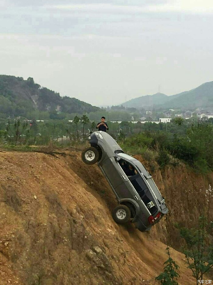 坡还是很陡的,补充一张天天翘鸡鸡的照片.