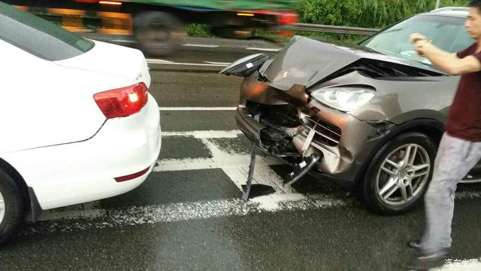 提車作業 首保心得 被保時捷追尾