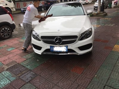 奔驰c260l脸部微整,进气格栅换"满天星"