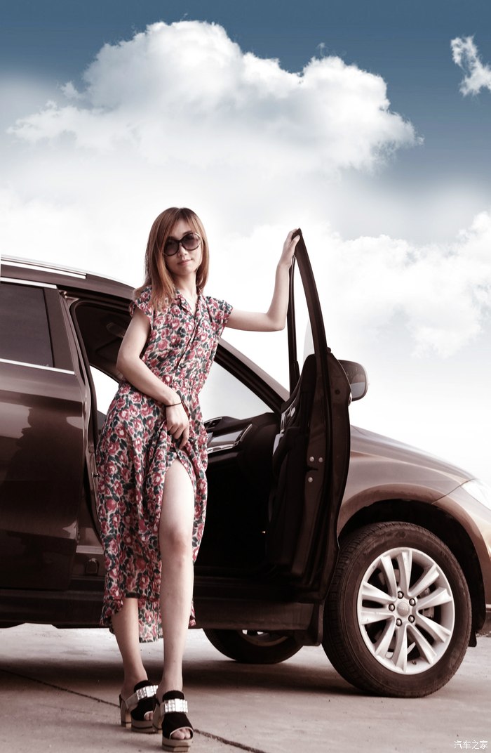 哈佛大片h2精英棕媳妇当车模