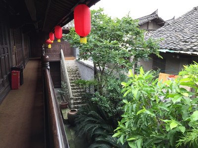 入住镇江楼客栈家清朝留古建筑改建客栈式宾馆古香古色房间院落非常