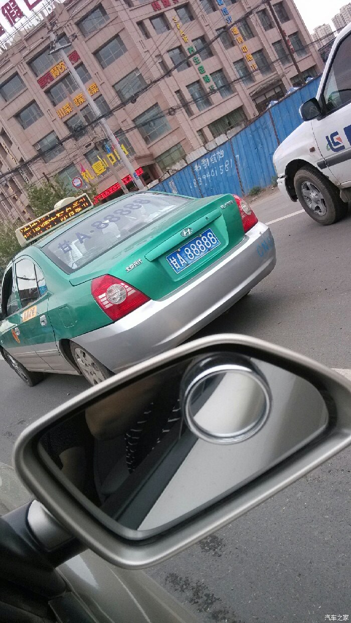 刚刚遇到了兰州的传奇车牌