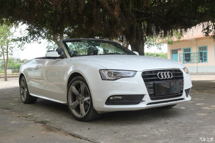 奥迪a5白色敞篷68万