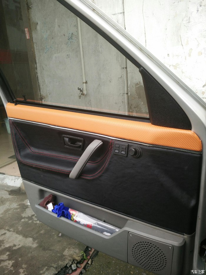 老捷达门板翻新作业