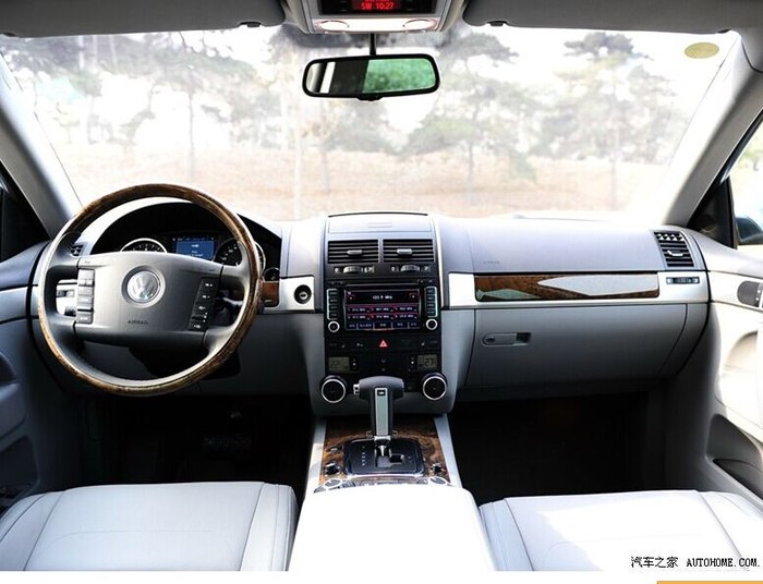 老款途锐有锁车自动折叠功能么?