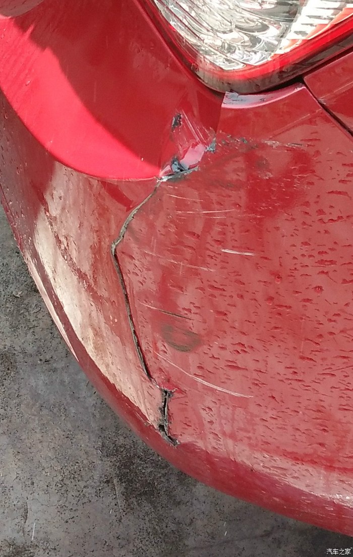 车尾碰坏了修还是换