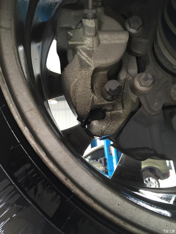 翼虎毫无征兆刹车油漏了