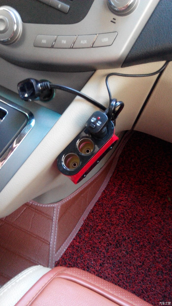 请教大家把一拖三点烟器装在哪里