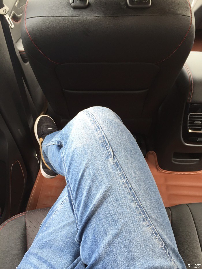 翘起二郎腿,从来没享受过这待遇.