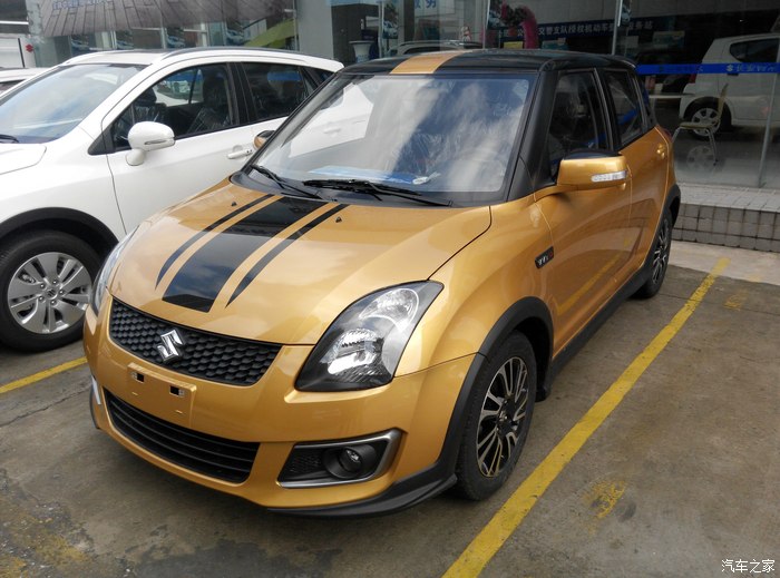 酷炫版双色金雨燕提车啦,瞬间变成"马路潮人"