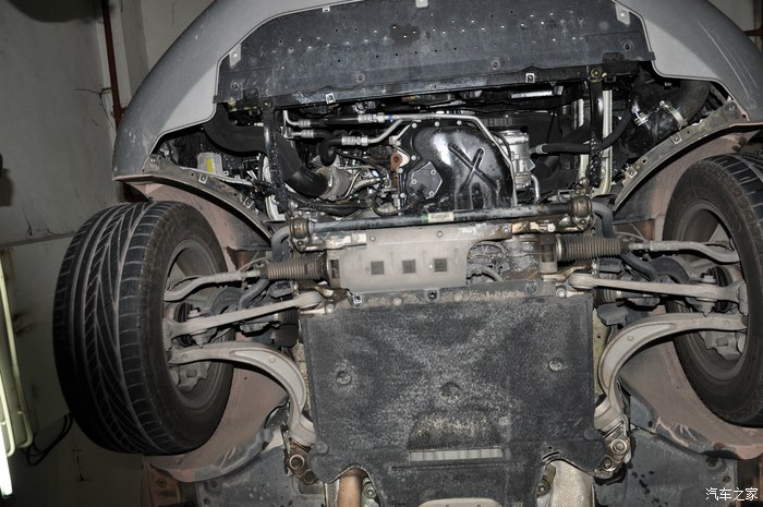奥迪a4l发动机护板