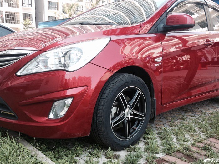 瑞纳骚红改15寸cv5轮毂