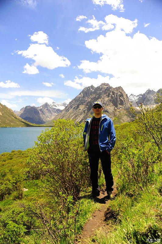 40岁男人旅游照片图片