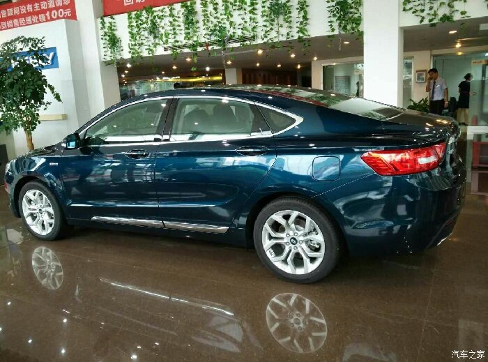 谁能告诉我晶石蓝到底是什么颜色的啊?