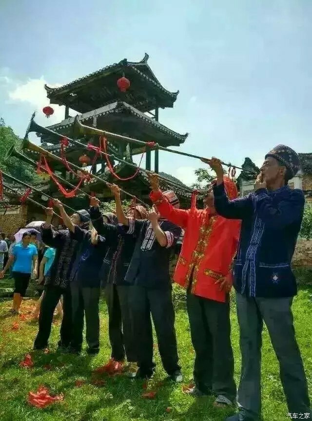 临县勾蓝瑶寨洗泥节