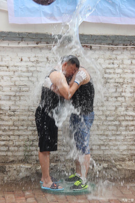 耶耶耶耶耶…看到你们挨浇,别提我们多开心