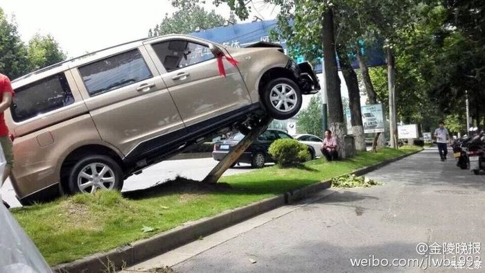 大家猜猜这车轴断了没有